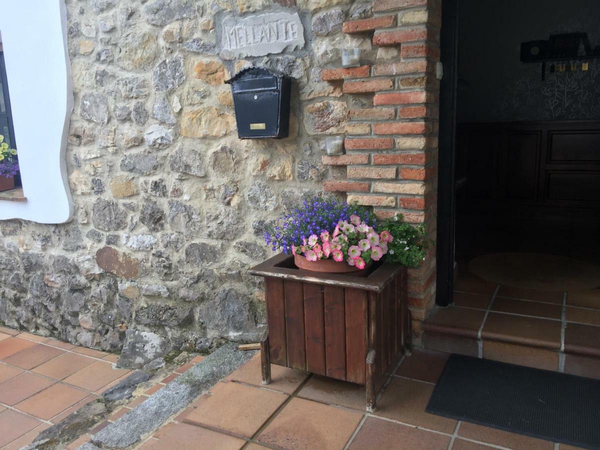 Posada Mellante Pechon Bagian luar foto